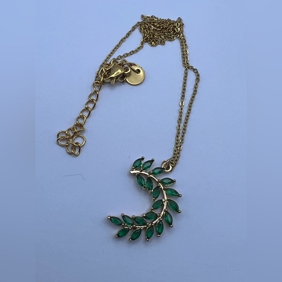 Elegant Cubic Zirconia Leaf Pendant Necklace - Classic Stylish  Leaf Necklace - Picture 10 of 10